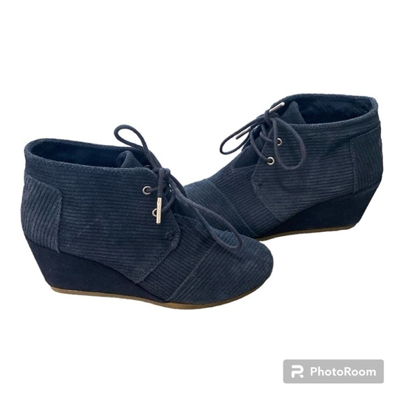 TOMS Navy Ribbed Suede Lace Up Sneaker Bootie | Size 5 W - Picture 1 of 10
